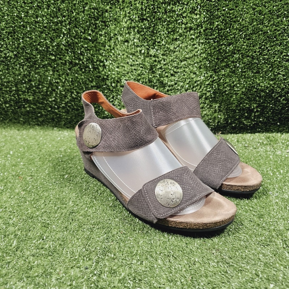 Taos Carousel 2 Wedge Grey Patterned Leather Comfort Sandals Womens Size 9